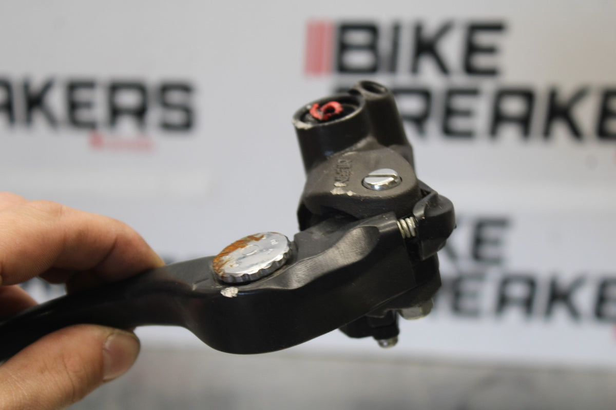 18 SUZUKI GSXR750 FRONT BRAKE MASTER CYLINDER w/ LEVER BB891