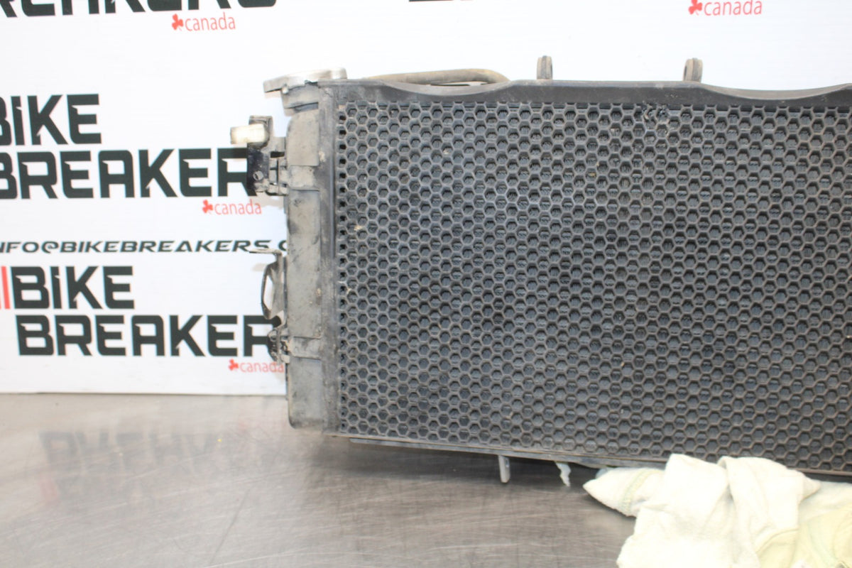 15 TRIUMPH TIGER 800 ENGINE RADIATOR MOTOR COOLER COOLING RADIATER BB873