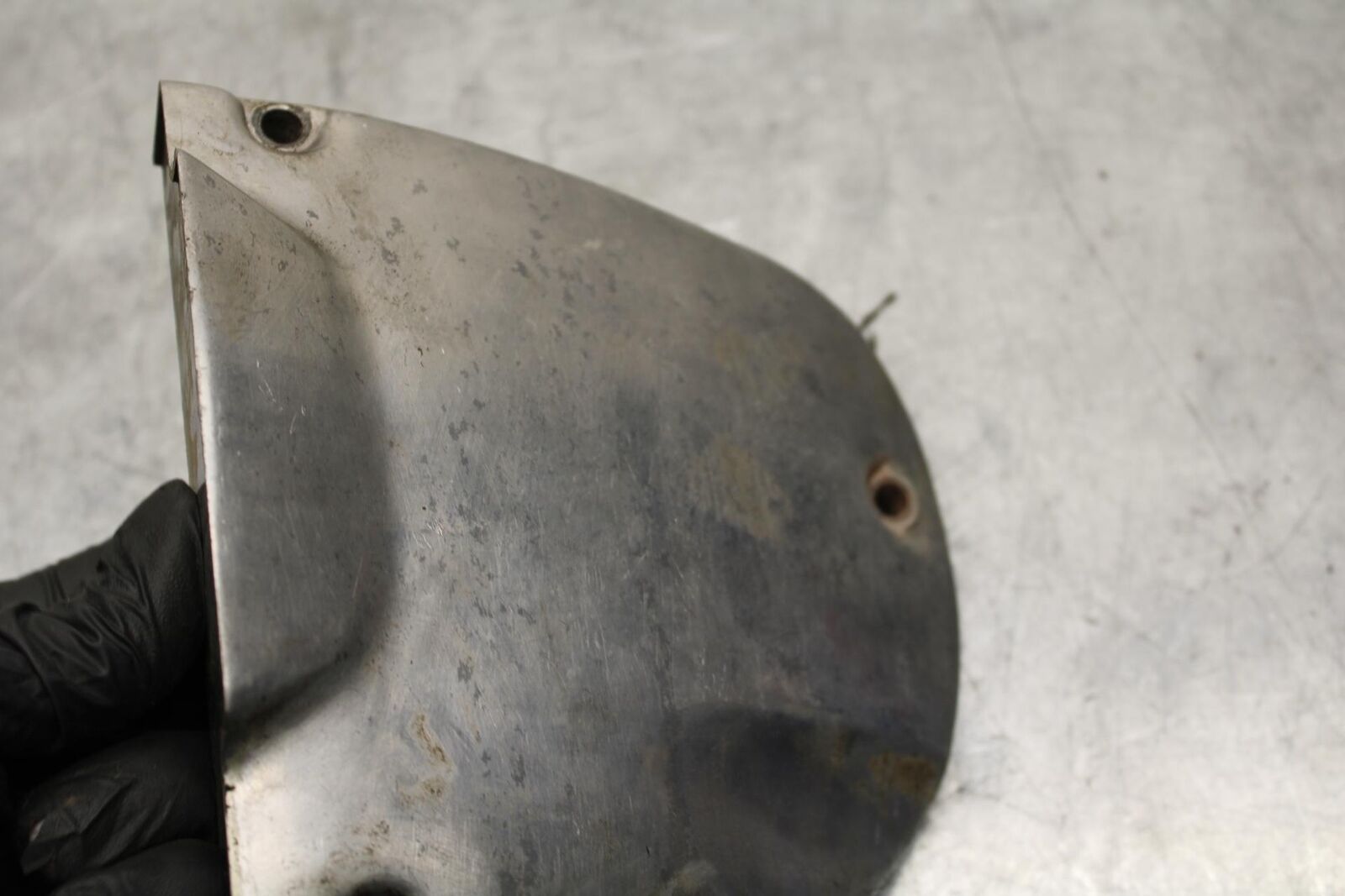 75 SUZUKI GT 550 ENGINE SPROCKET COVER BB67
