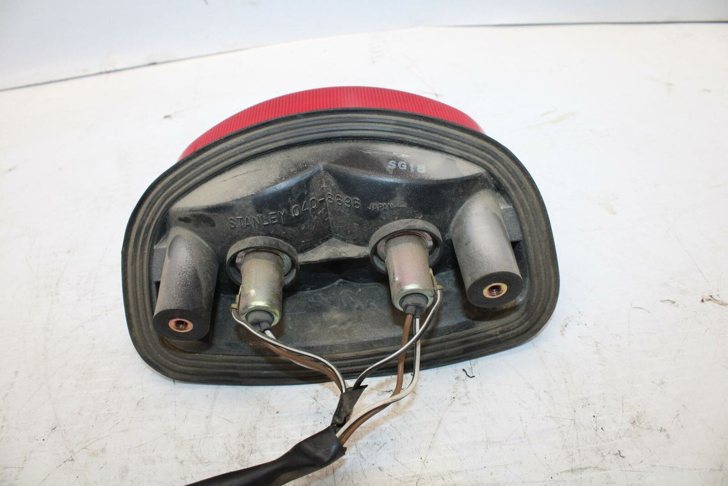 04-09 SUZUKI GS500F REAR TAIL TAILLIGHT BACK BRAKE LIGHT 35710-01D30 BB261