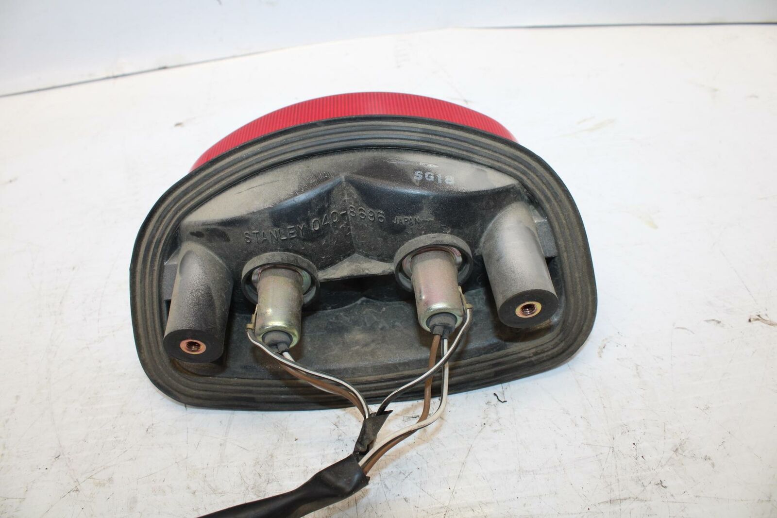 04-09 SUZUKI GS500F REAR TAIL TAILLIGHT BACK BRAKE LIGHT 35710-01D30 BB261