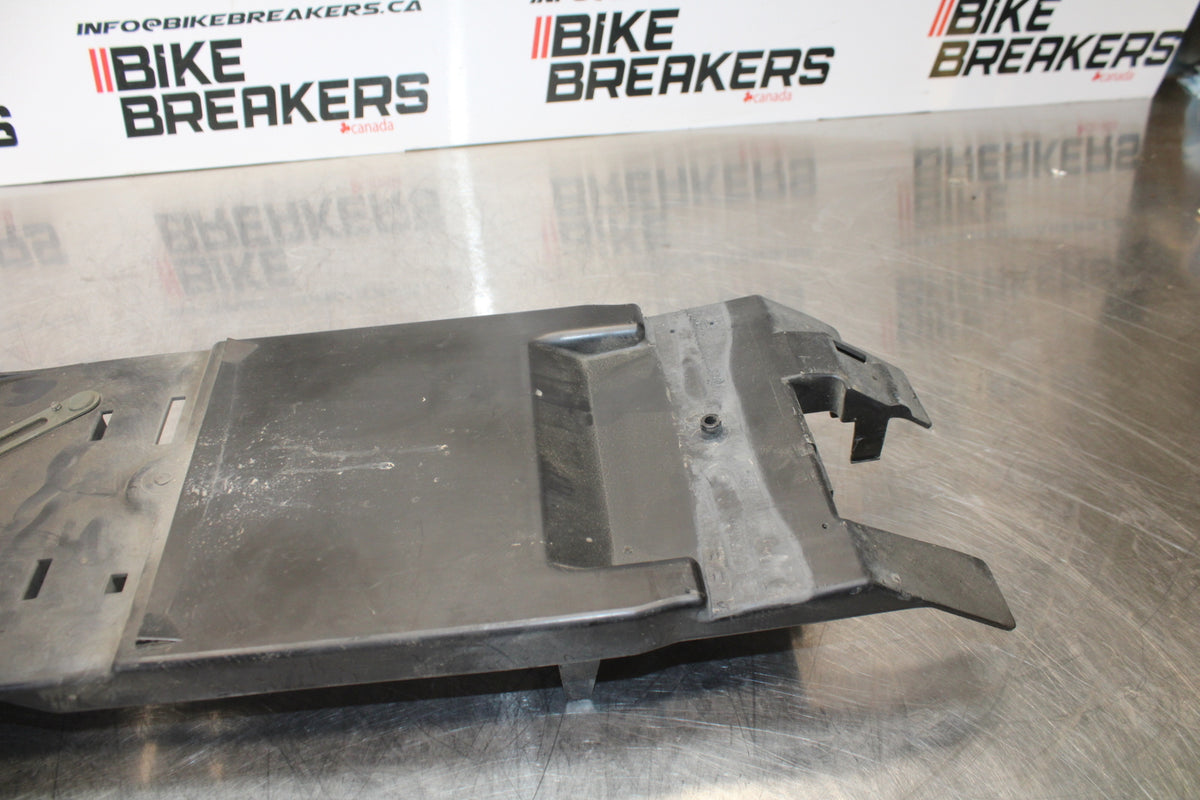 04-05 KAWASAKI NINJA ZX10R REAR BACK TAIL UNDERTAIL BATTERY TRAY PLASTIC BB163