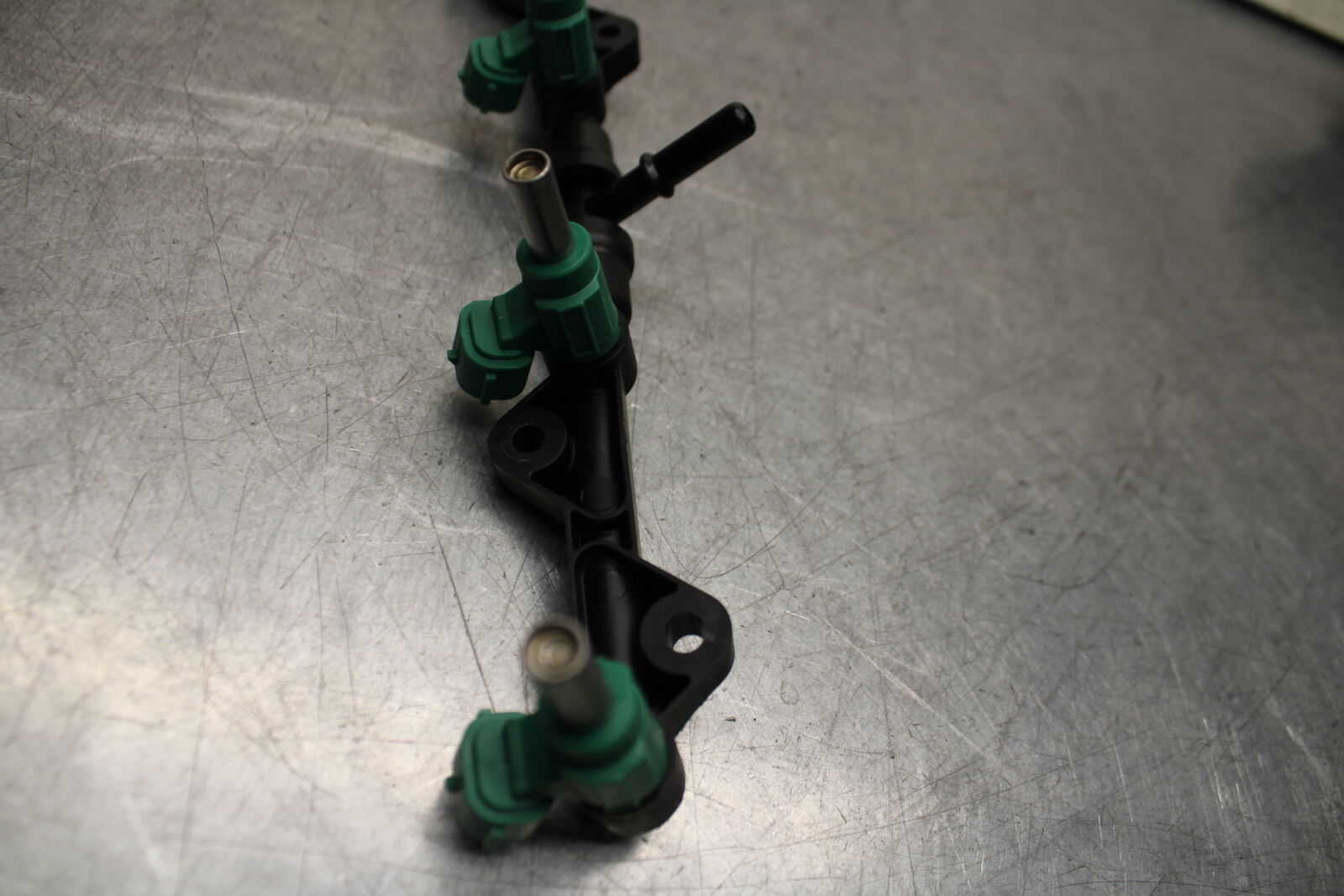 16 KAWASAKI NINJA ZX10R FUEL INJECTOR RAIL AIR BOX BB650