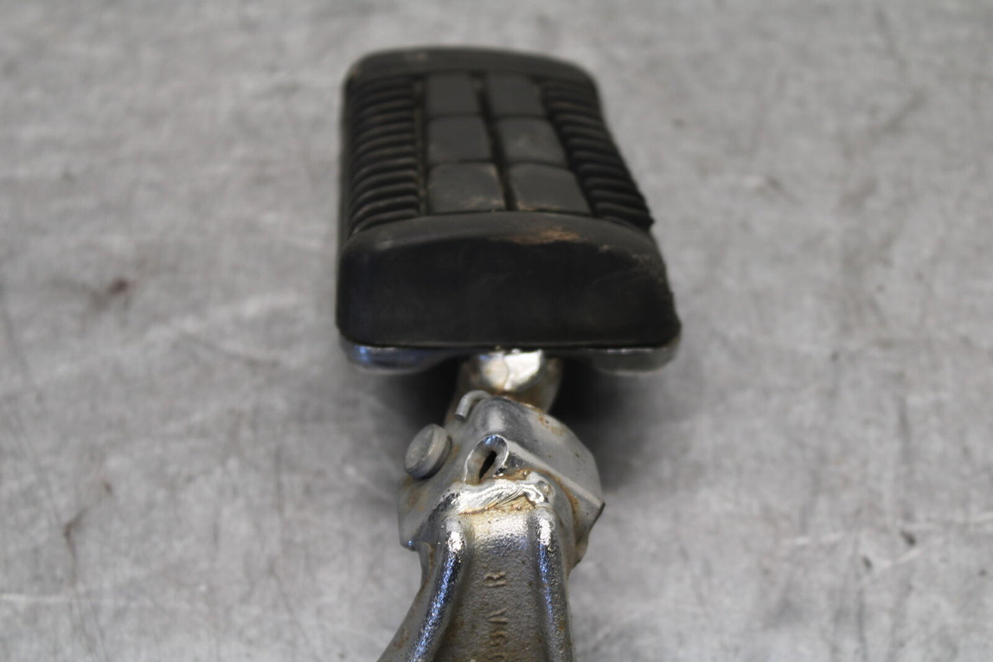 85-86 SUZUKI MADURA 1200 RIGHT FRONT FOOT REST PEG STEP  BB691