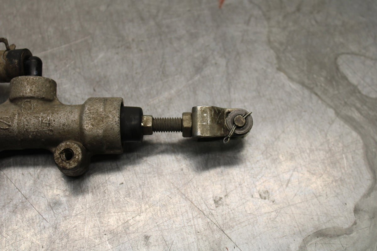 08-10 SUZUKI GSXR 600 REAR BACK BRAKE MASTER CYLINDER W RESERVOIR BB132