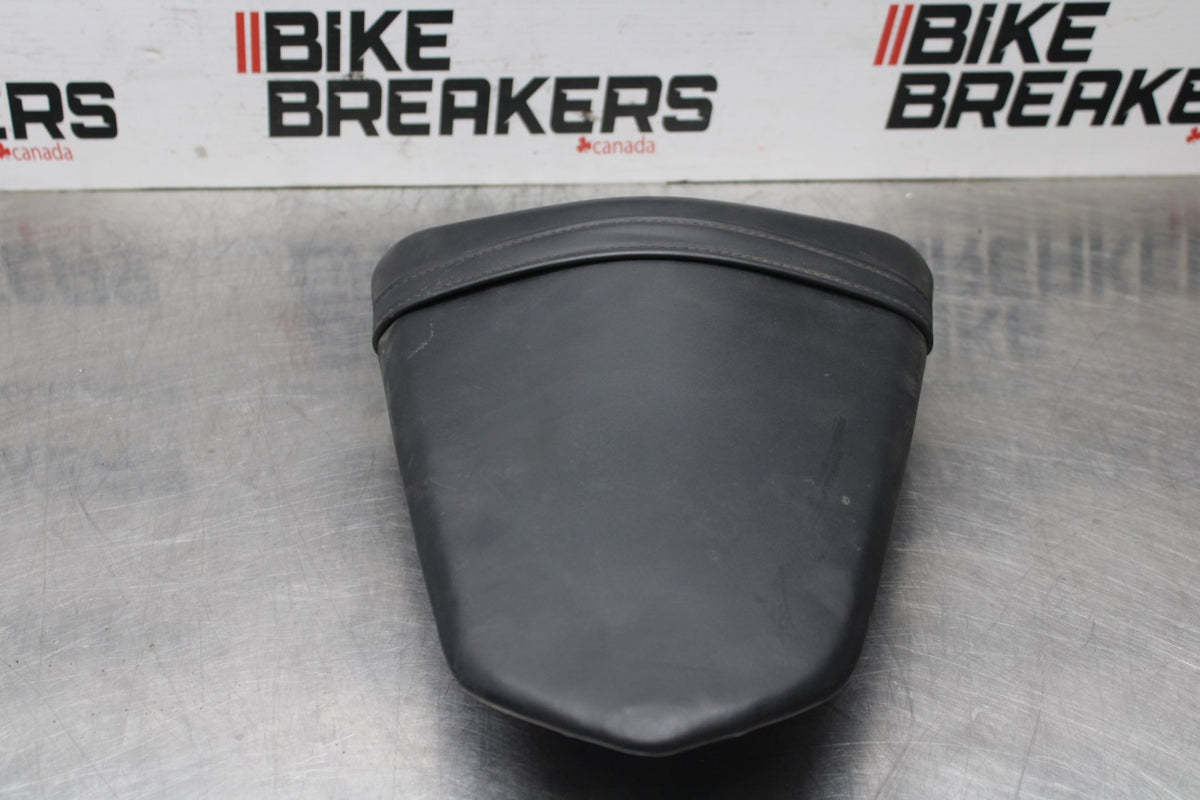 17-18 YAMAHA YZF R3 REAR BACK PASSENGER TANDEM SEAT PAD SADDLE PILLION BB813