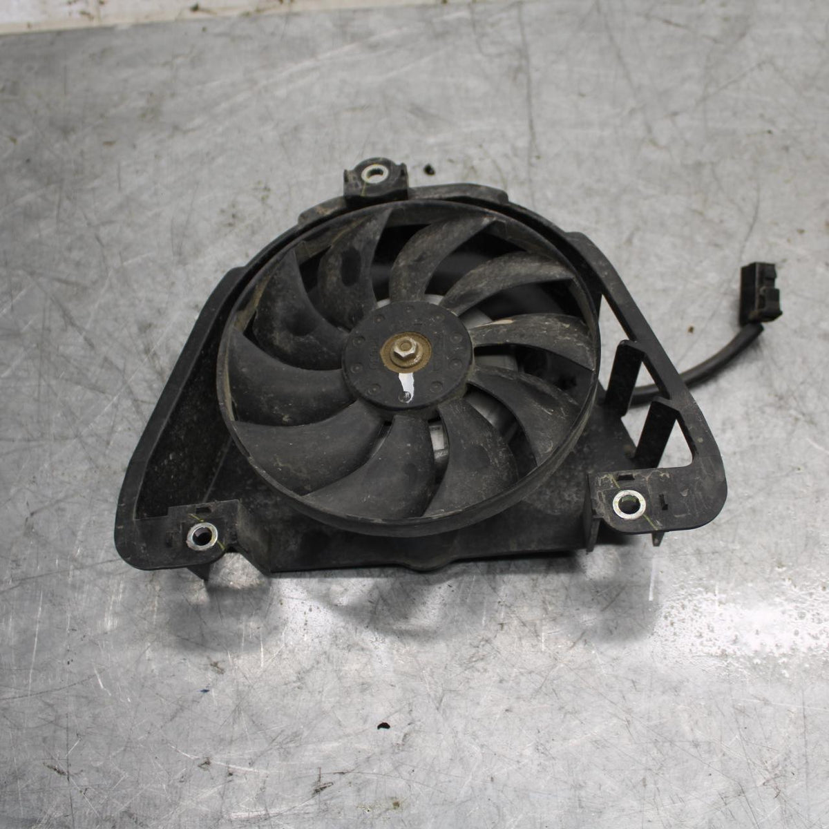 2015 Yamaha YZF R3 ENGINE RADIATOR COOLING FAN 2MS-E2405-00-00 BB526