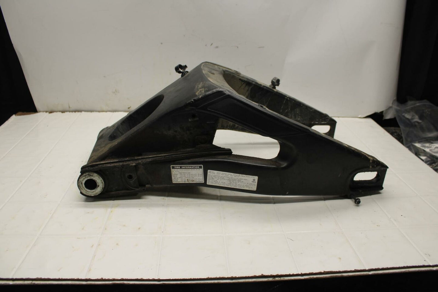 08-16 YAMAHA YZF R6 REAR SWINGARM BACK SUSPENSION SWING ARM BB406