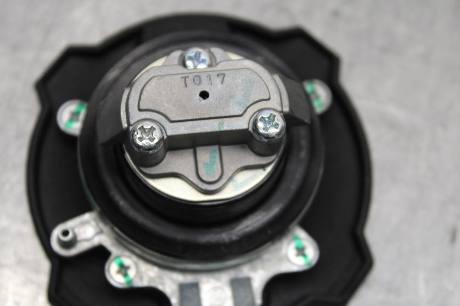 19-22 KAWASAKI Z400 IGNITION LOCK KEY SET W/ GAS CAP AND SEAT LOCK BB586