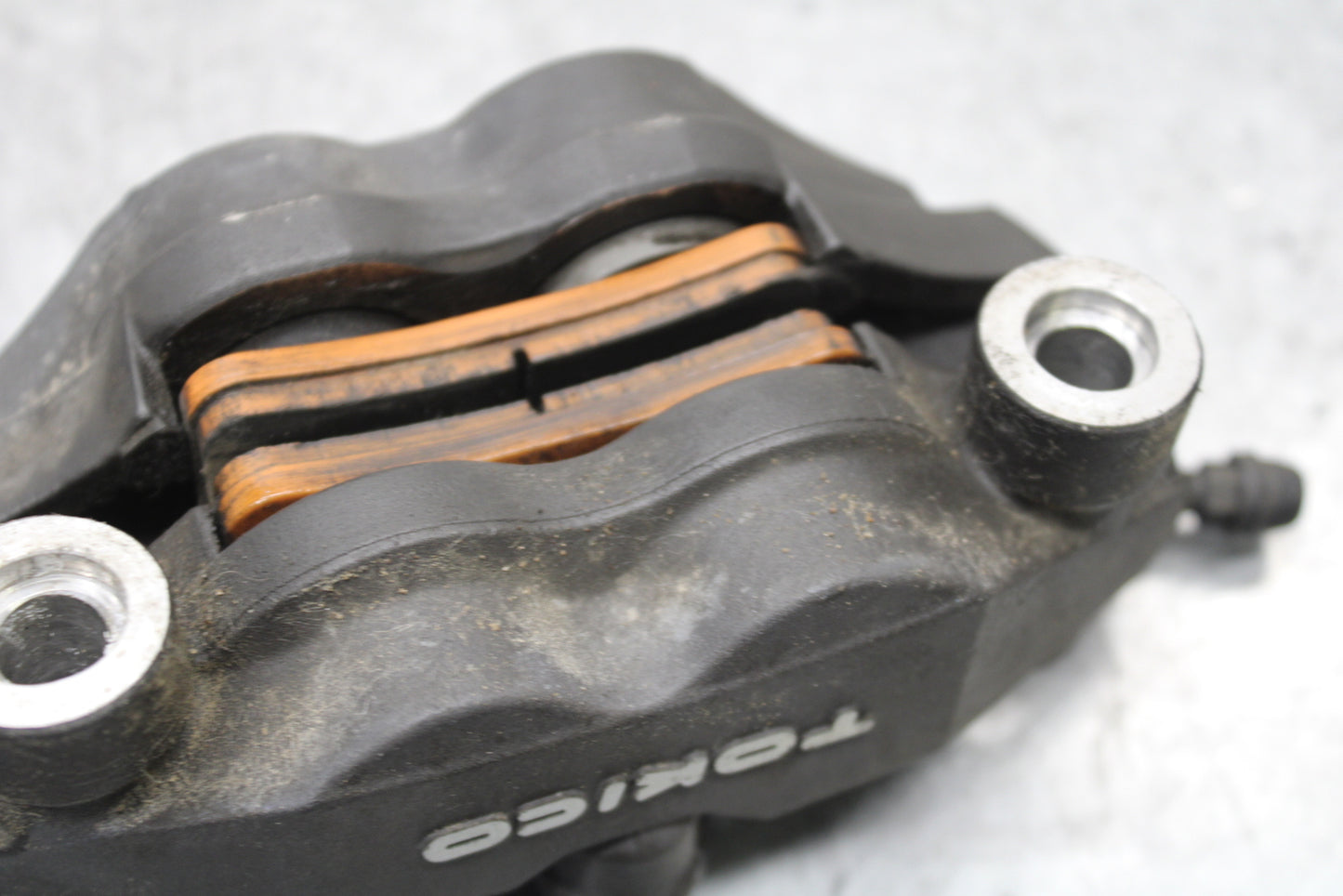 05-06 SUZUKI GSXR1000 RIGHT LEFT FRONT BRAKE CALIPER SET PAIR CALIPERS BB663