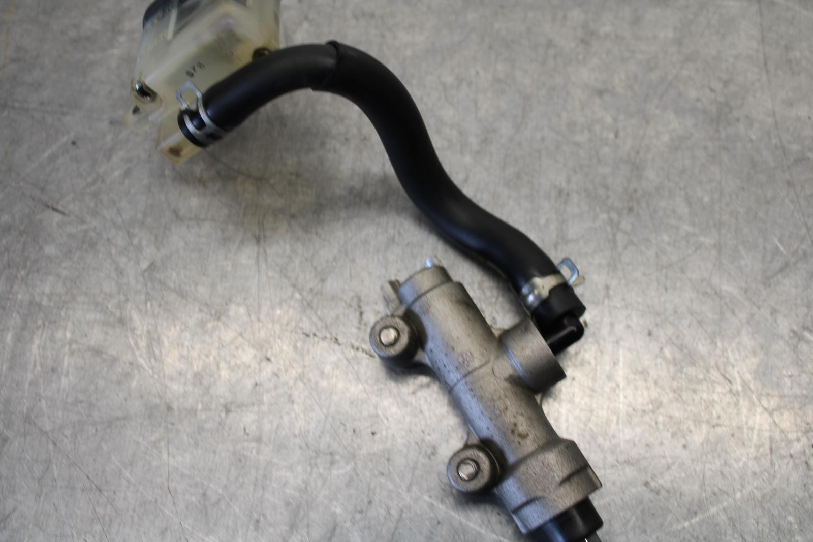 08-10 SUZUKI GSXR 600  REAR BACK BRAKE MASTER CYLINDER W RESERVOIR BB101
