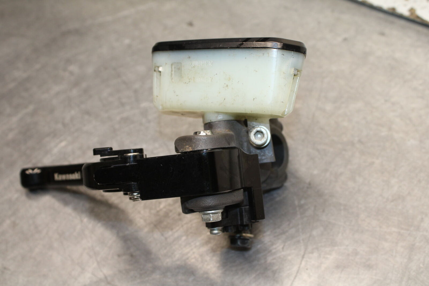 12-13 KAWASAKI Z1000 FRONT BRAKE MASTER CYLINDER w/ LEVER BB743
