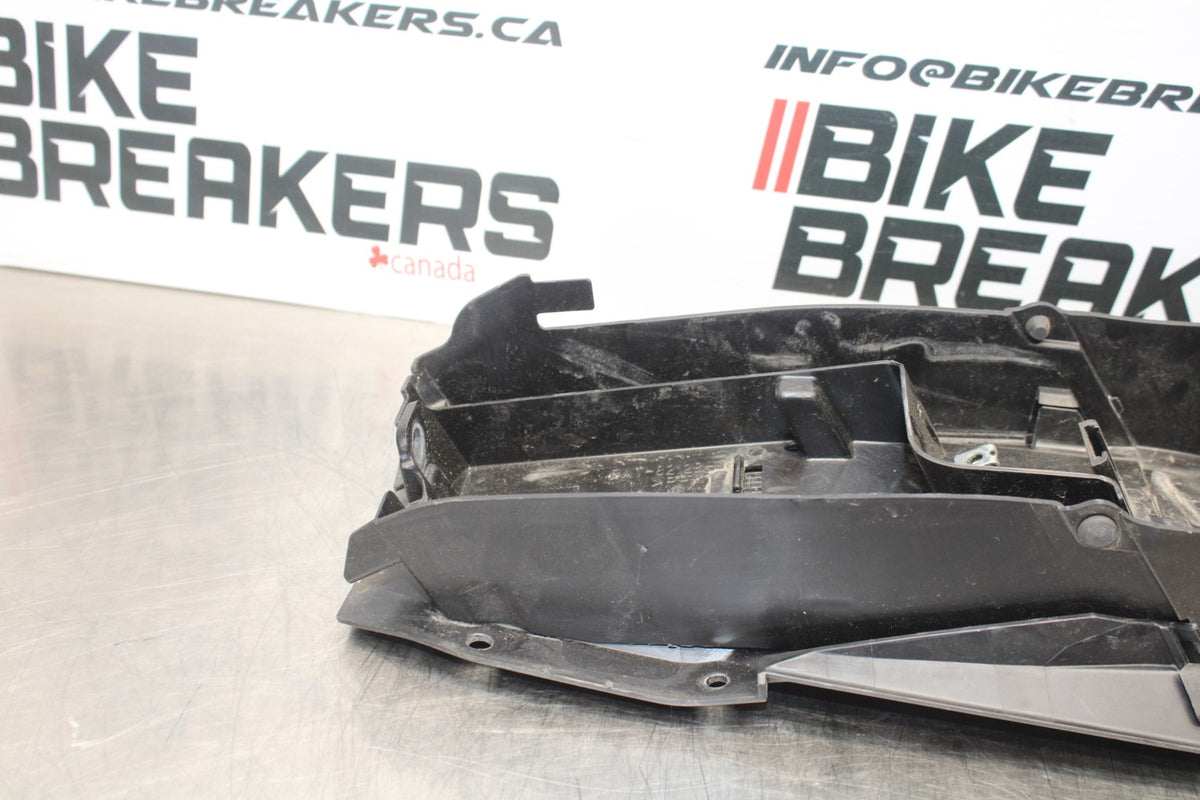23-24 YAMAHA MT-07 REAR BACK TAIL UNDERTAIL BATTERY TRAY PLASTIC BB194