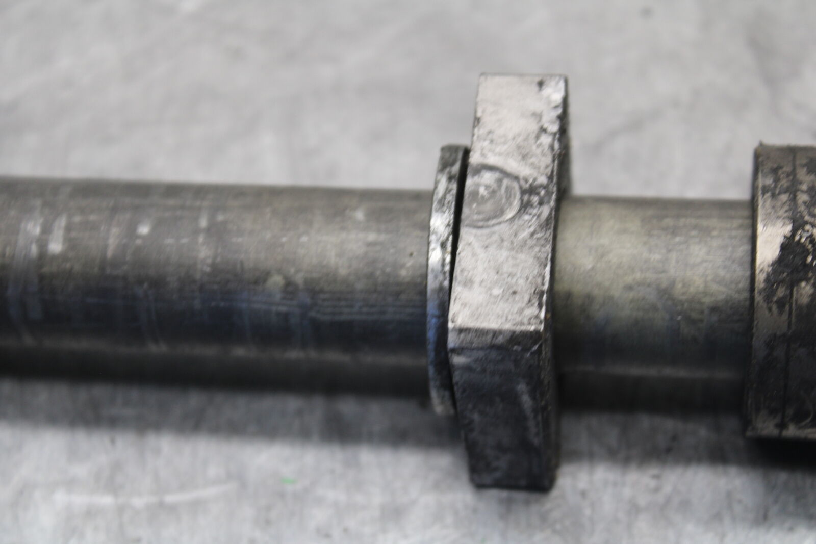 09-12 KAWASAKI NINJA ZX6R ZX600R REAR AXLE BACK WHEEL RIM PIVOT BOLT AXEL BB656