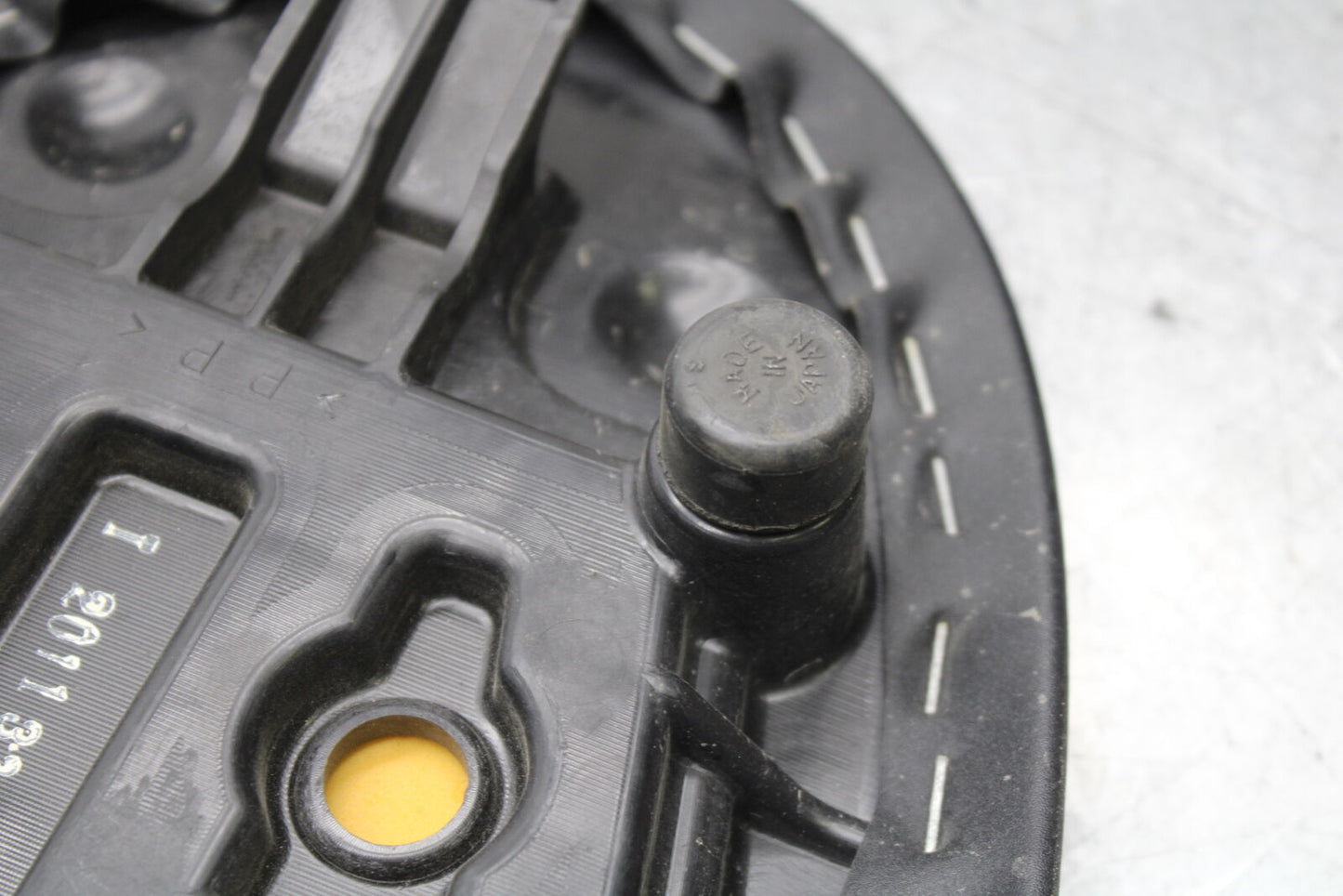 05-06 SUZUKI GSXR1000 REAR BACK PASSENGER TANDEM SEAT PAD SADDLE PILLION BB663