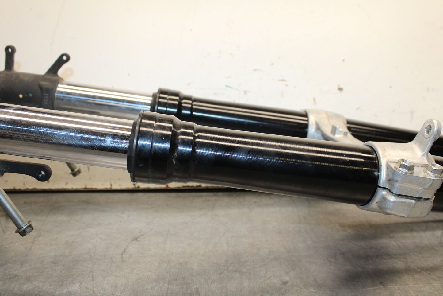 08-10 SUZUKI GSXR 600 COMPLETE FRONT END FORKS SUSPENSION TRIPLE TREE BB00