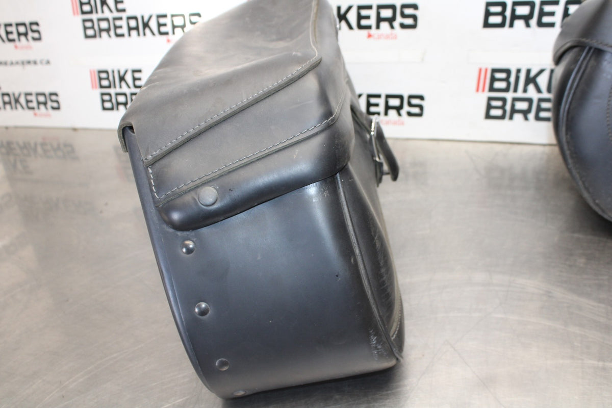 05-09 SUZUKI BOULEVARD C90 SIDE CARGO LUGGAGE SADDLEBAG BAG COMPARTMENT BB918