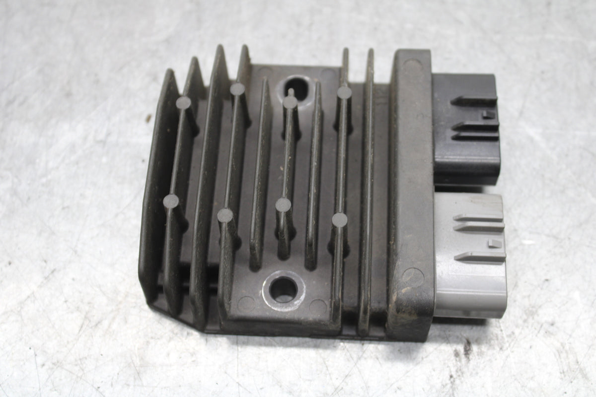19-21 TRIUMPH SPEED TWIN 1200 RECTIFIER VOLTAGE REGULATOR BB653