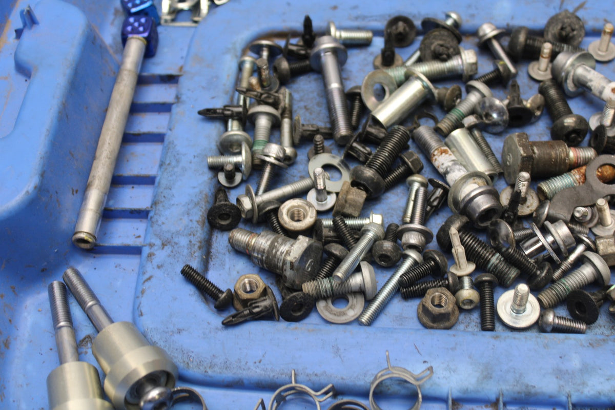 15-17 YAMAHA FJ09 MOUNTING BOLTS HARDWARE SCREWS BB906