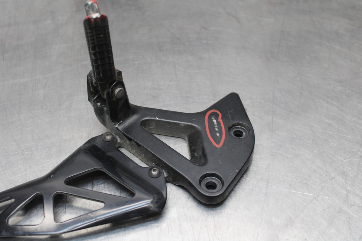 24-25 SUZUKI GSXR1000 LEFT REARSET REAR SET DRIVER FOOT PEG REST STOP BB767