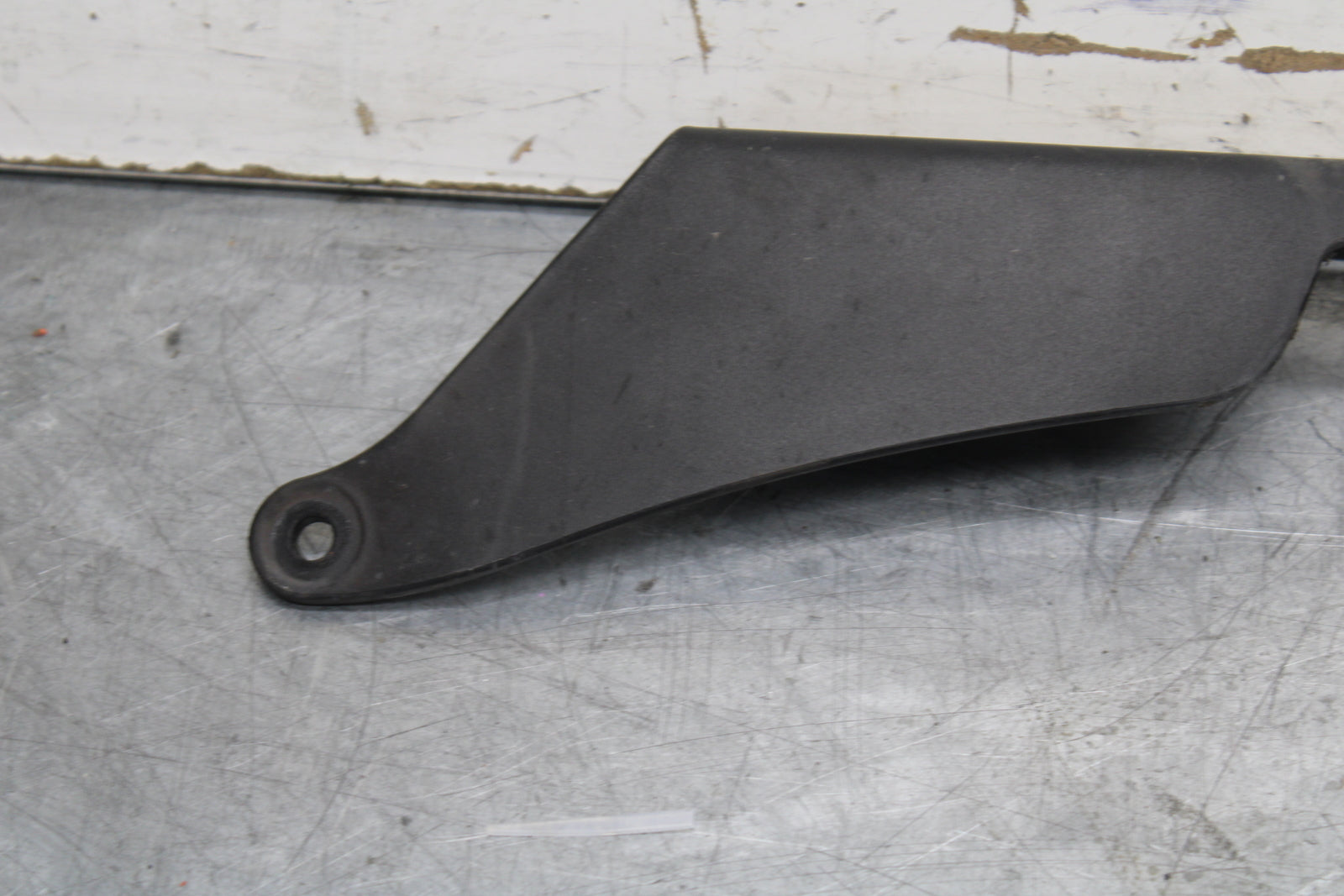 13-18 KAWASAKI NINJA ZX6R REAR BACK DRIVE CHAIN GUARD COVER 36014-0048 BB666