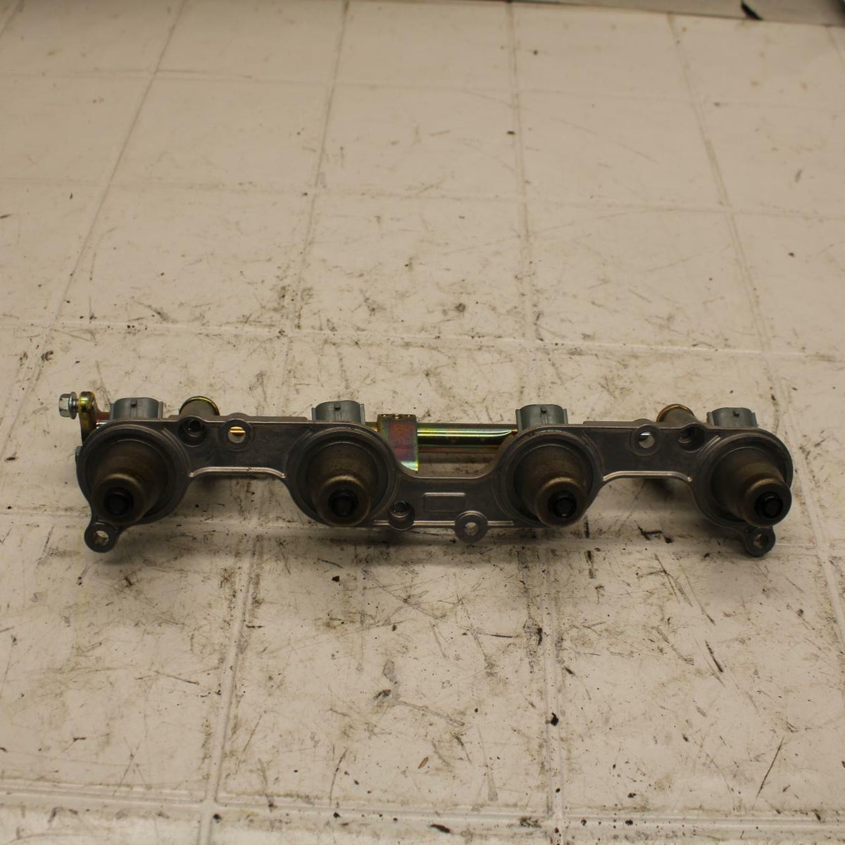 05-06 HONDA CBR600RR AIRBOX TOP RAIL INJECTORS BB399