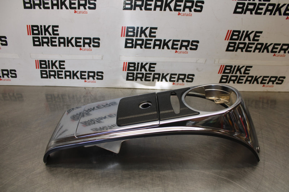 05-09 SUZUKI BOULEVARD C90 GAS TANK CAP COVER TRIM PANELCOWL FAIRING BB918