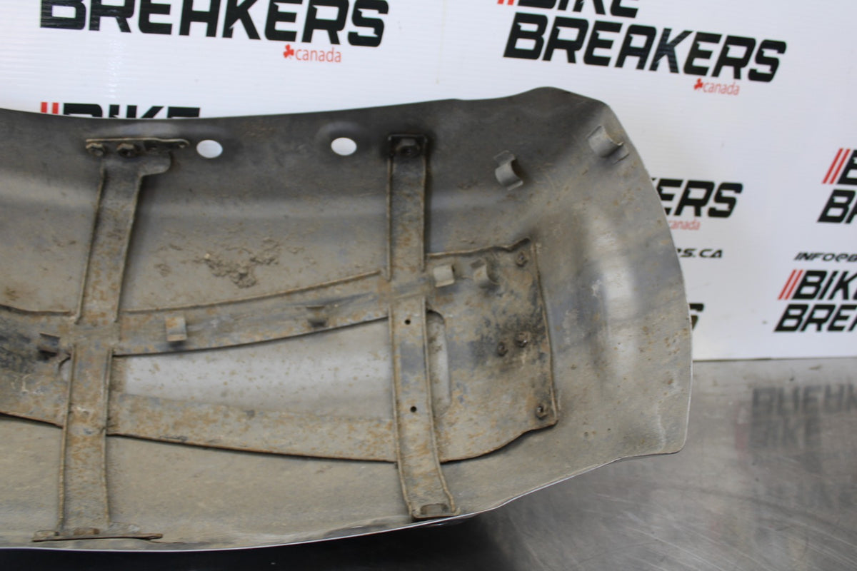 05 TRIUMPH ROCKET III REAR BACK WHEEL FENDER MUD GUARD BB186