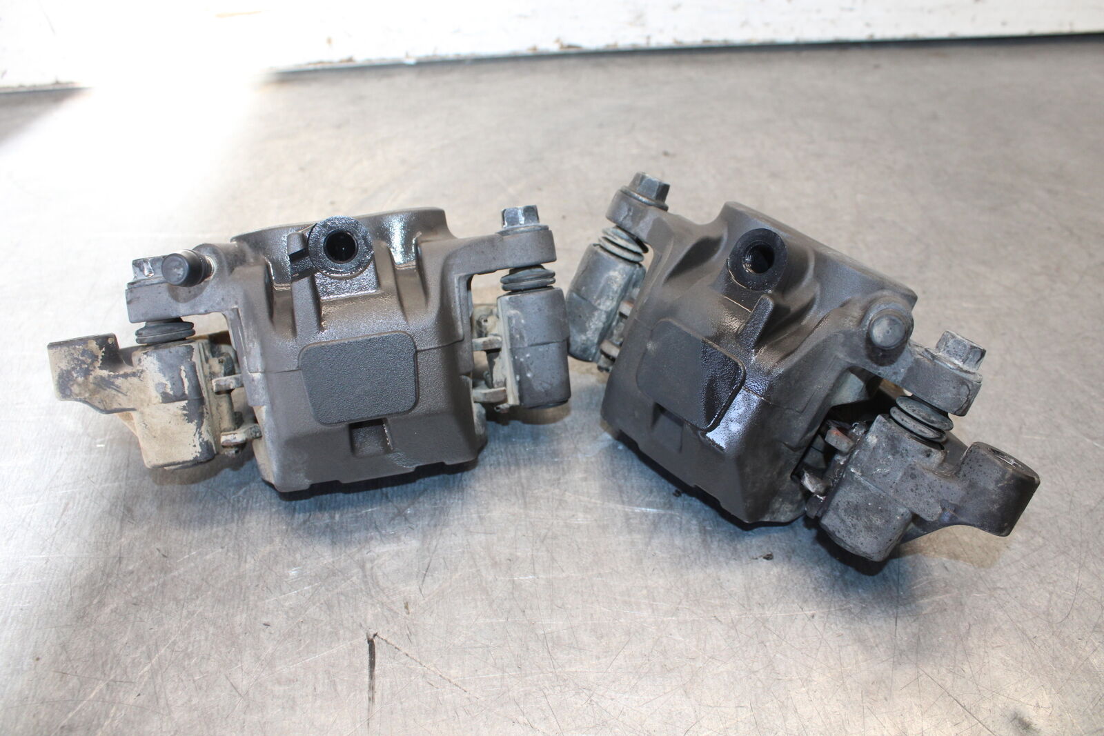 09-15 YAMAHA FZ6R RIGHT LEFT FRONT BRAKE CALIPER SET PAIR CALIPERS BB686