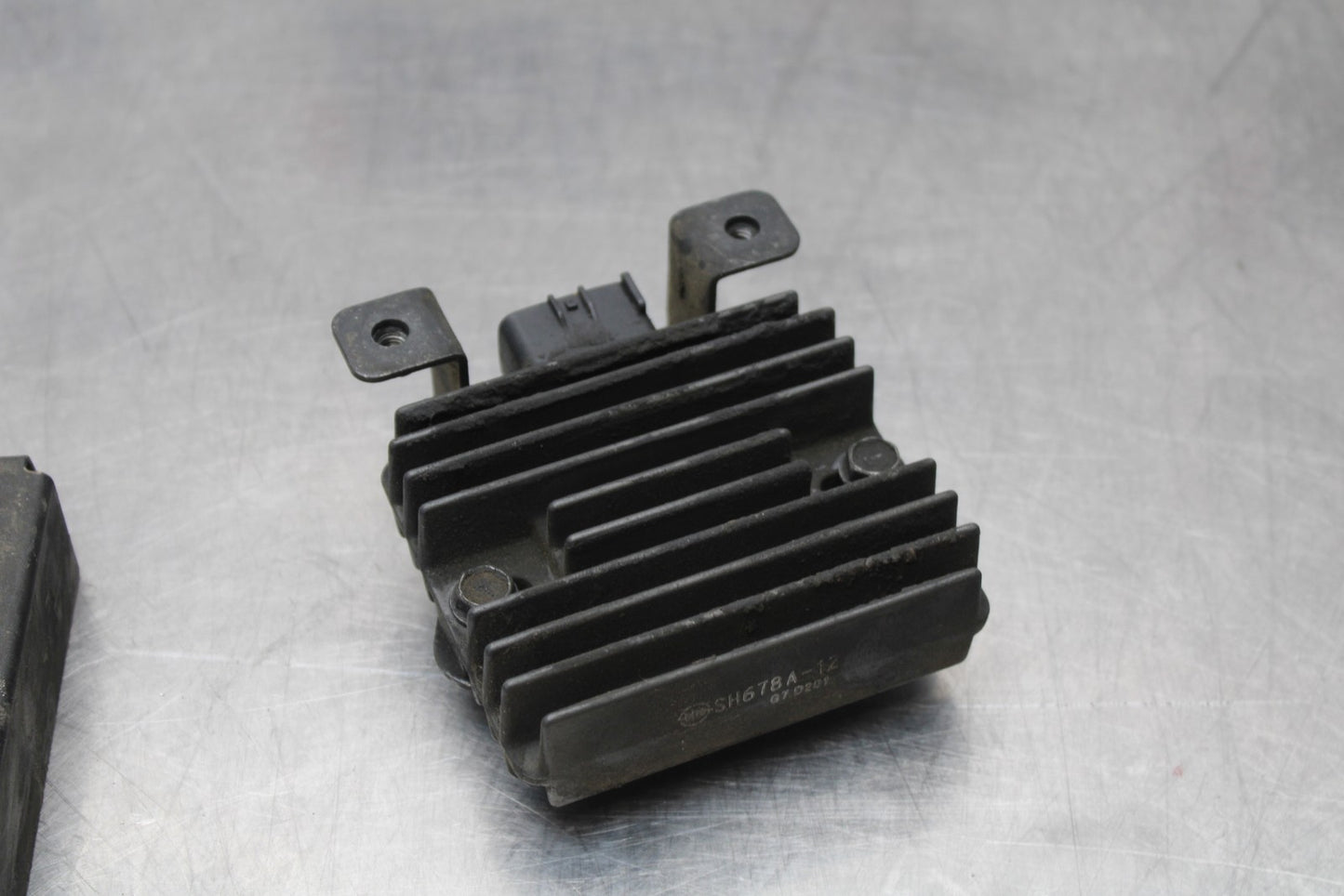 08 KAWASAKI VULCAN 900 RECTIFIER VOLTAGE REGULATOR & COVER BB184