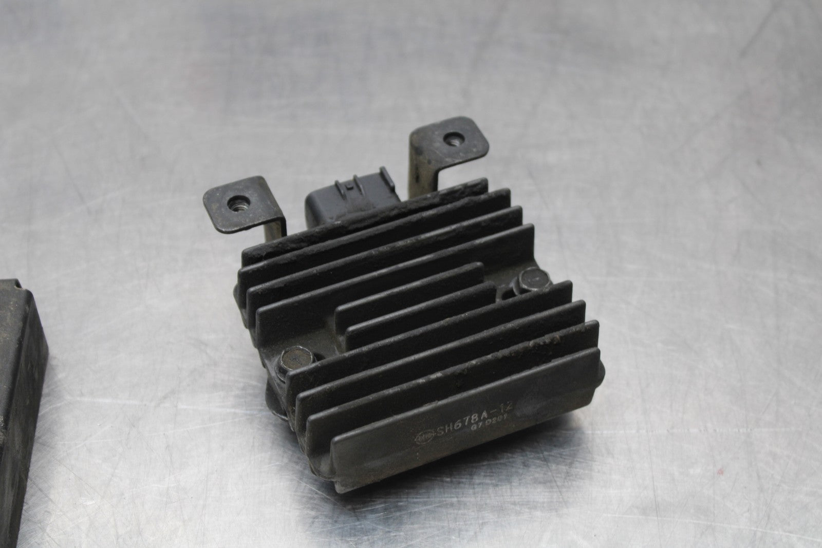 08 KAWASAKI VULCAN 900 RECTIFIER VOLTAGE REGULATOR & COVER BB184