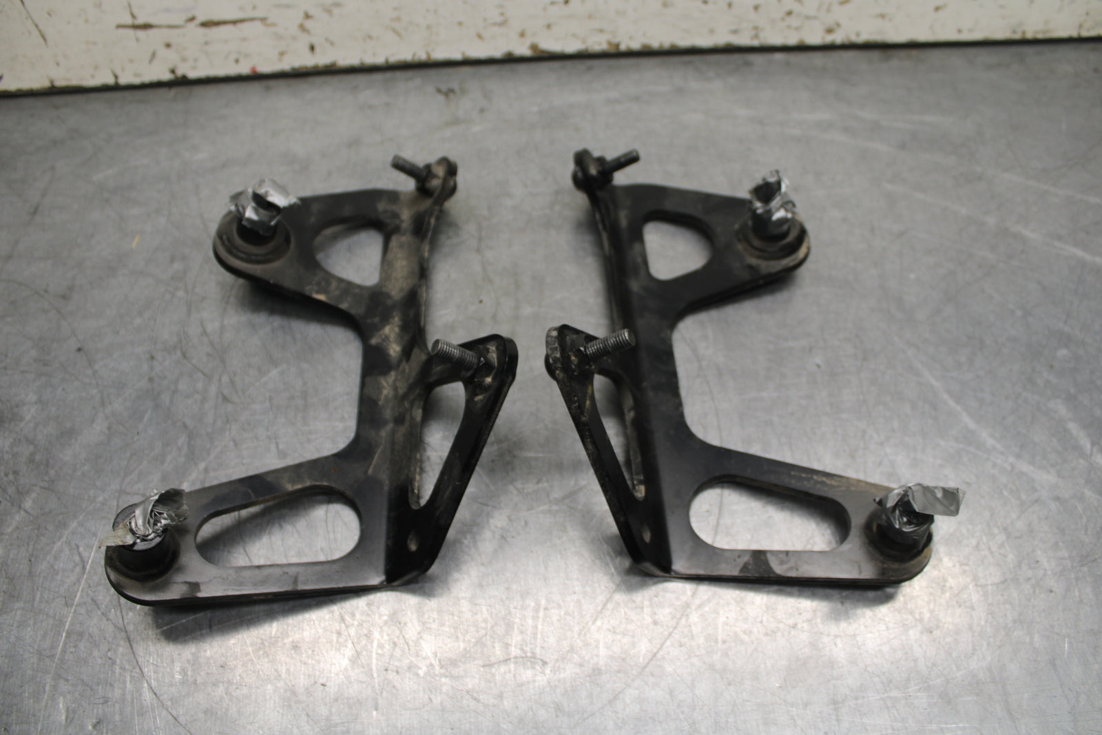 14 HONDA CTX1300A SADDLEBAG CASE MOUNTING BRACKET MOUNT BB732