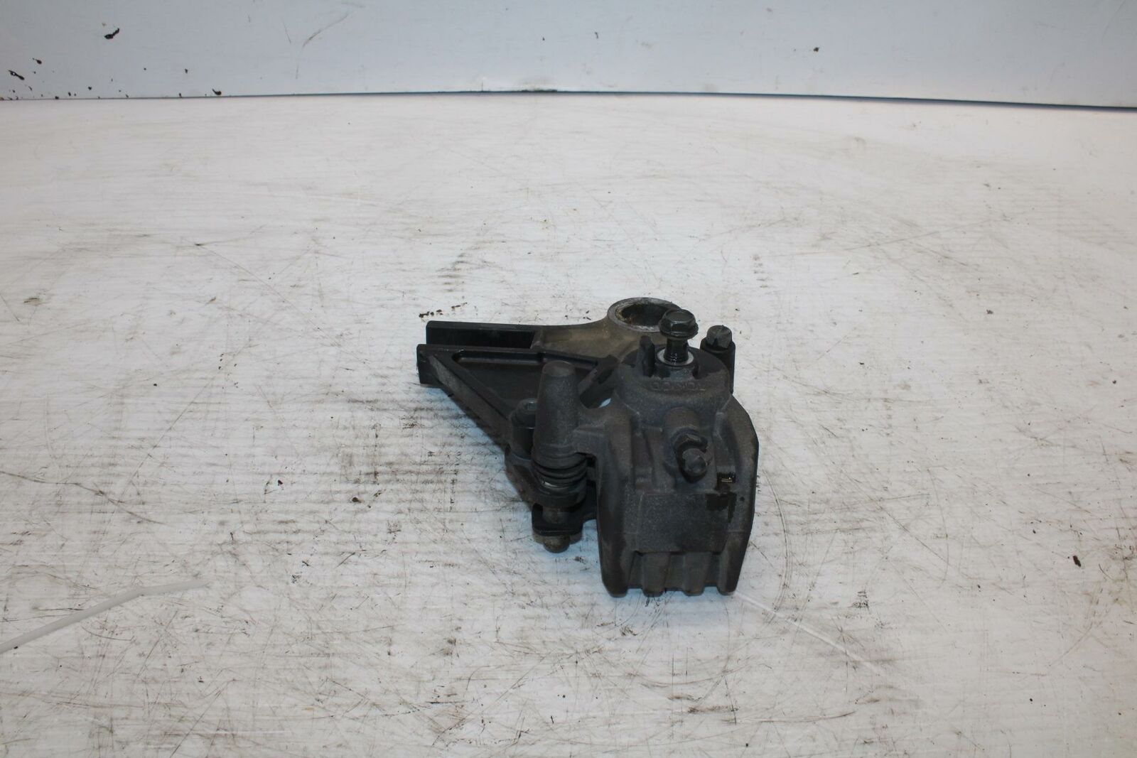07-08 KAWASAKI NINJA ZX6R REAR BACK BRAKE CALIPER W MOUNT BRACKET BB274