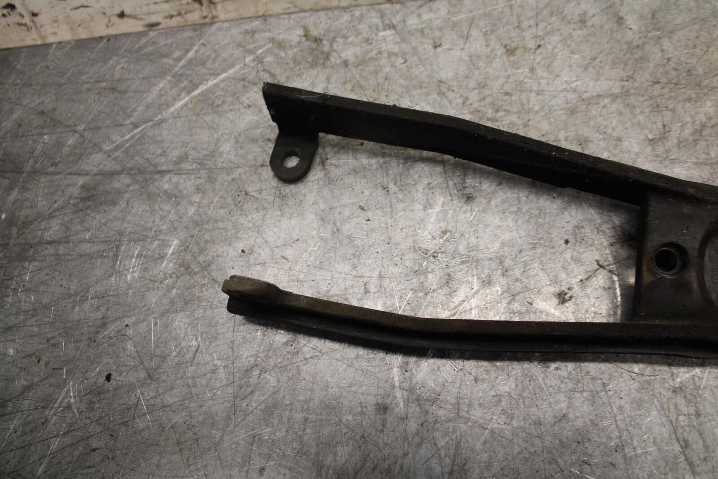 2007 Suzuki GSXR600 SWINGARM CHAIN BUFFER SLIDER GUIDE 61273-01H00 BB540