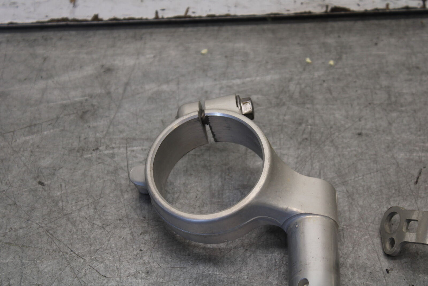 05-06 SUZUKI GSXR1000 LEFT RIGHT CLIP ON HANDLEBARS PAIR SET 56111-41G00 BB663