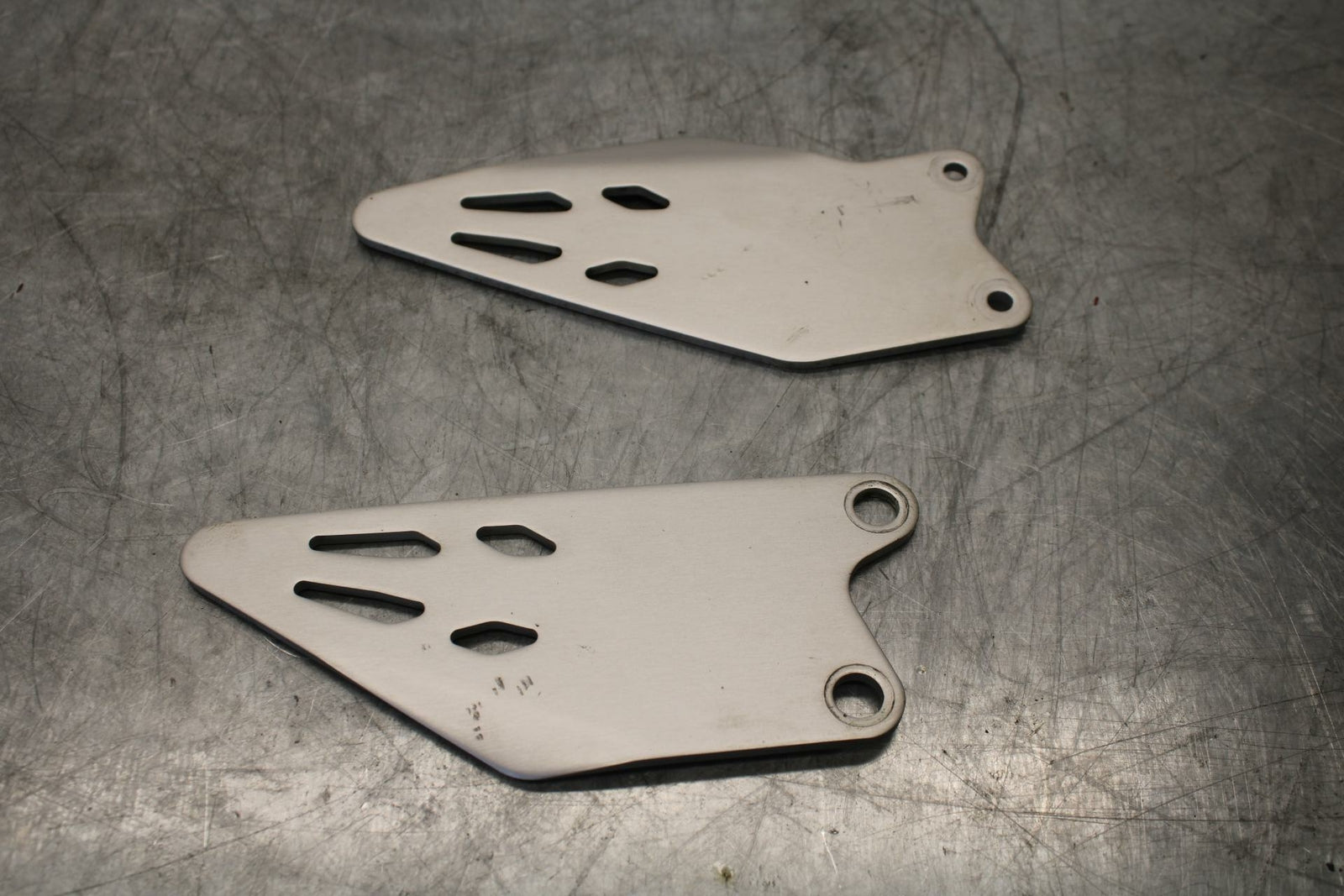 19-20 KAWASAKI NINJA ZX6R ZX636 LEFT RIGHT REARSET HEEL GUARD COVER PAIR BB419