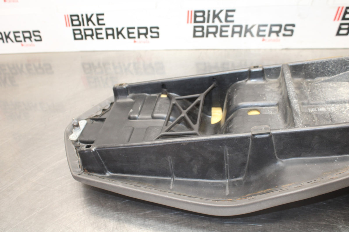 05 DUCATI SUPERSPORT 800 FRONT REAR SEAT SADDLE BB913