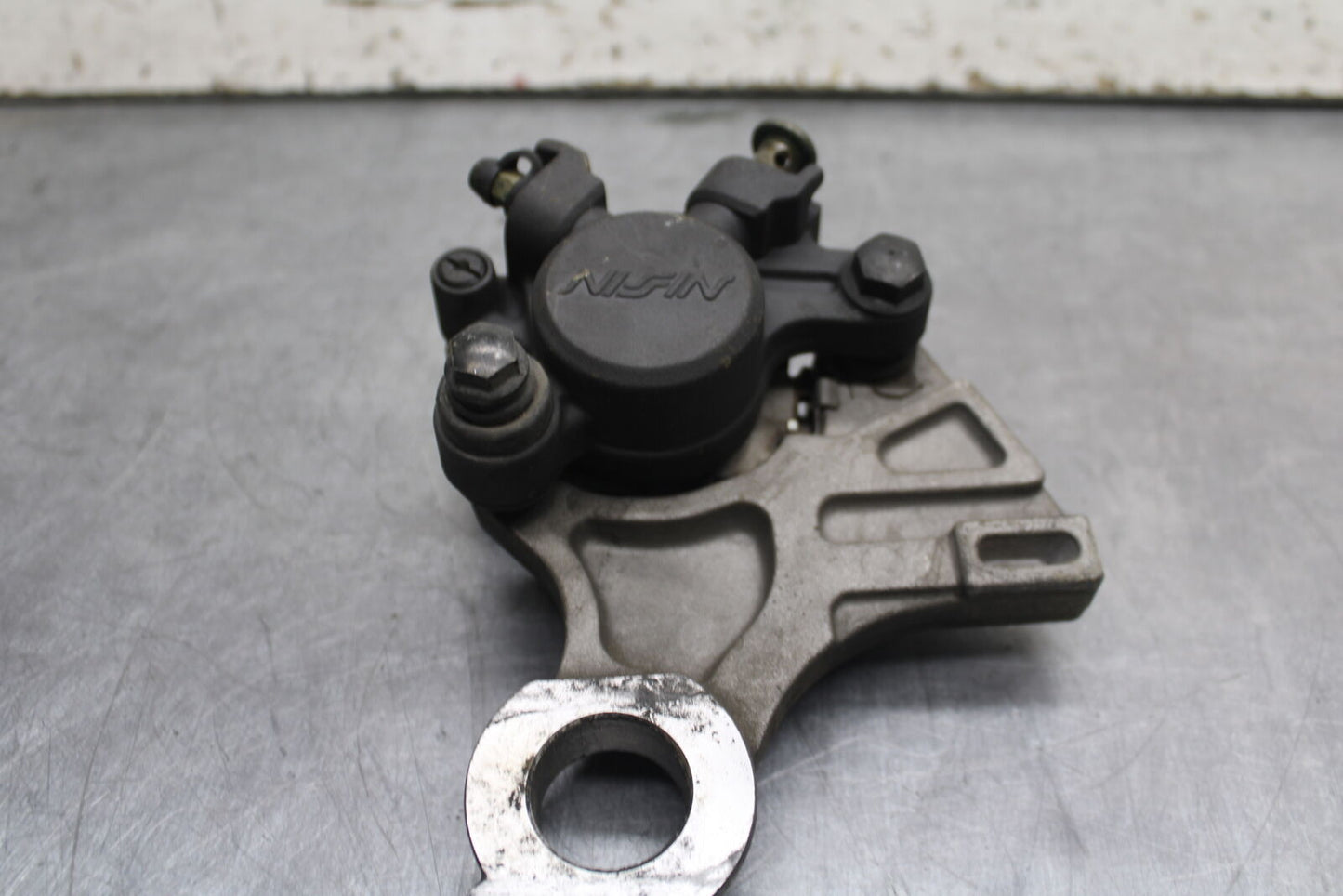 08-09 YAMAHA YZF R6S REAR BACK BRAKE CALIPER W MOUNT BRACKET BB114