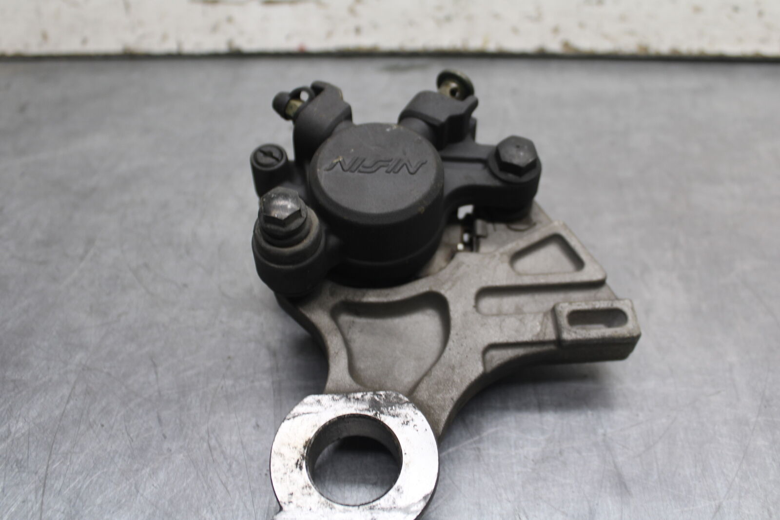 08-09 YAMAHA YZF R6S REAR BACK BRAKE CALIPER W MOUNT BRACKET BB114