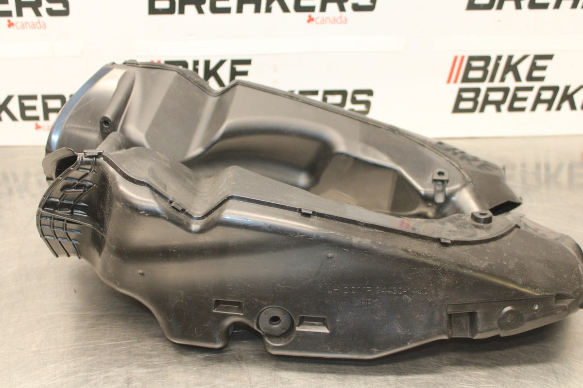 11-24 SUZUKI GSXR750 RIGHT LEFT AIR INTAKE DUCTS BB880