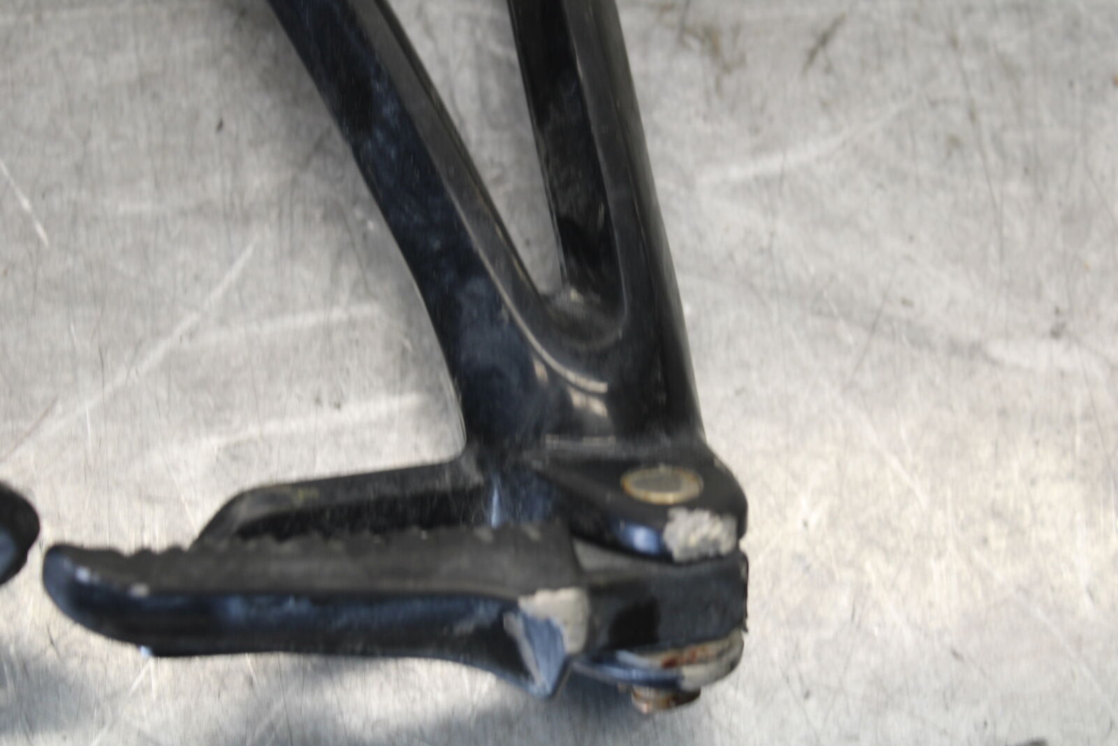06-07 SUZUKI GSXR 600 REAR BACK PASSENGER PEG SET PAIR BB694