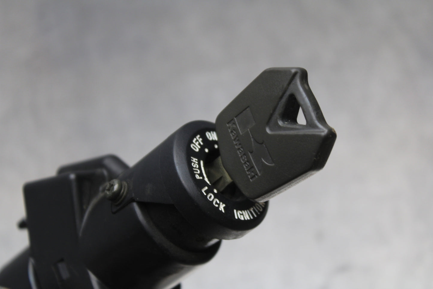 04-05 KAWASAKI NINJA ZX10R IGNITION LOCK KEY SET W/ GAS CAP AND SEAT LOCK BB163