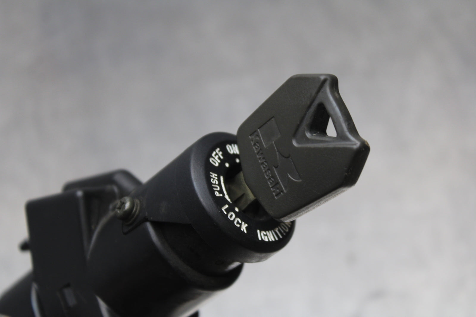 04-05 KAWASAKI NINJA ZX10R IGNITION LOCK KEY SET W/ GAS CAP AND SEAT LOCK BB163