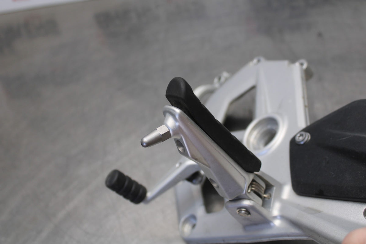 20-23 BMW F900R LEFT REARSET REAR SET FOOT PEG W SHIFTER BB923