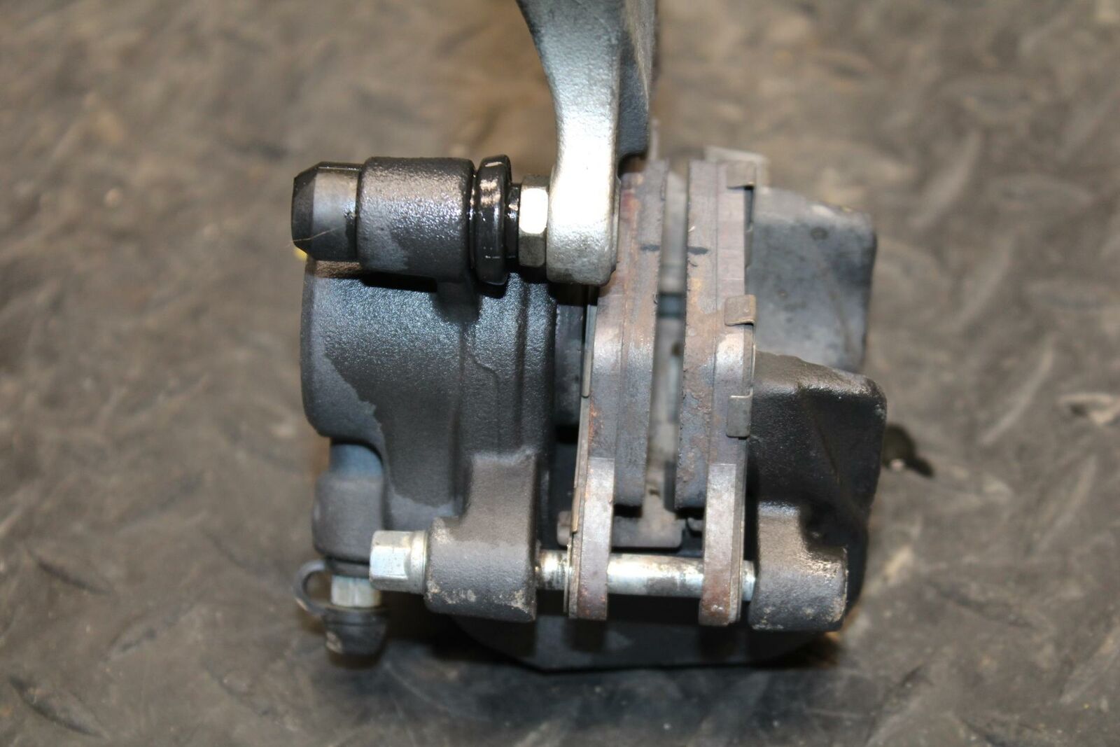 07-08 HONDA CBR600RR REAR BACK BRAKE CALIPER W MOUNT BRACKET BB224