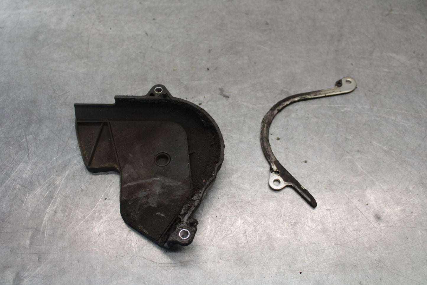 05-06 HONDA CBR600RR ENGINE SPROCKET COVER 11350-MEE-A00  BB689