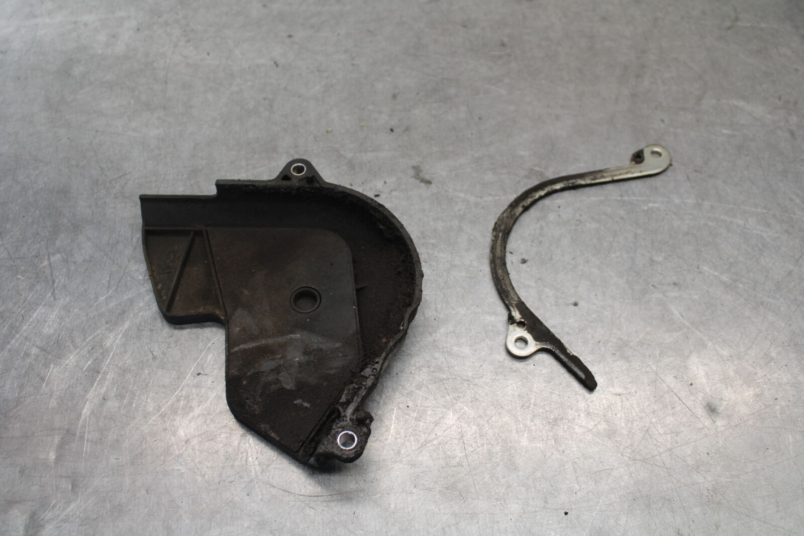 05-06 HONDA CBR600RR ENGINE SPROCKET COVER 11350-MEE-A00  BB689