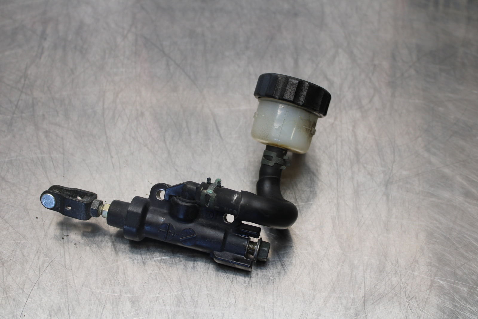 04 YAMAHA ROAD STAR XV1700A REAR BACK BRAKE MASTER CYLINDER W RESERVOIR BB155