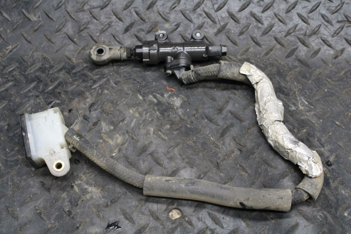 03-04 HONDA CBR600RR REAR BACK BRAKE MASTER CYLINDER W RESERVOIR BB218