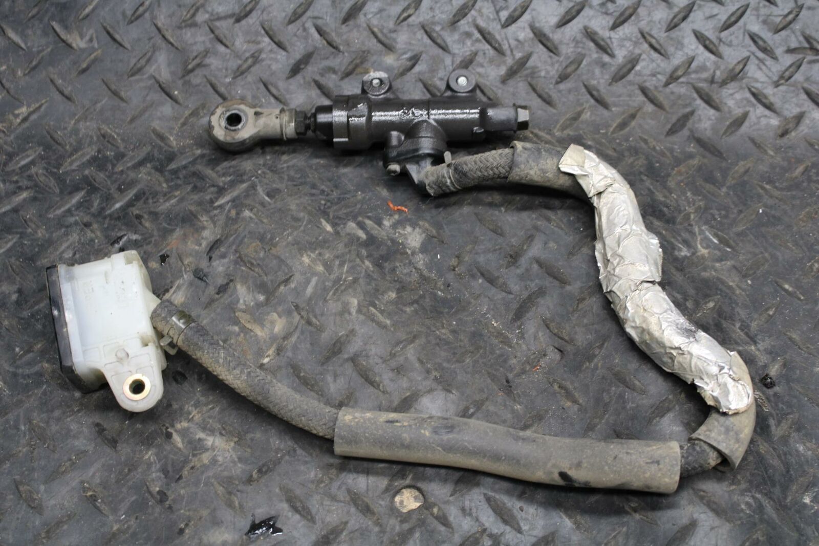 03-04 HONDA CBR600RR REAR BACK BRAKE MASTER CYLINDER W RESERVOIR BB218